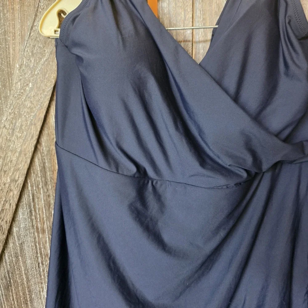J. Crew Swimsuit Women's Size 22 Navy Blue Tankini Top Only Halter Cross Over